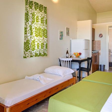 Chriselen Hotel Елеонас Екстериор снимка